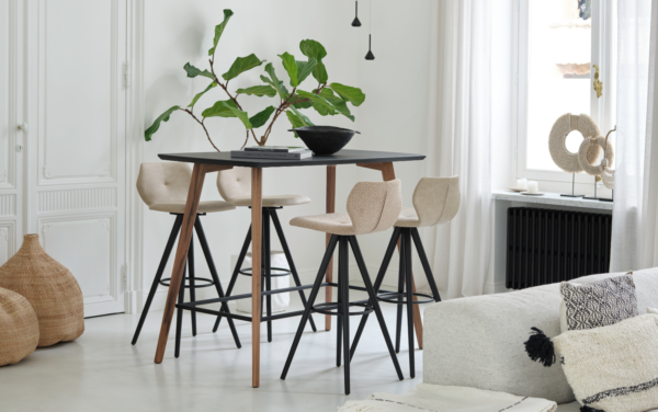 Mood barstoel Othello stof en leer Eiken zwarte poot Colijn Interieur.PNG