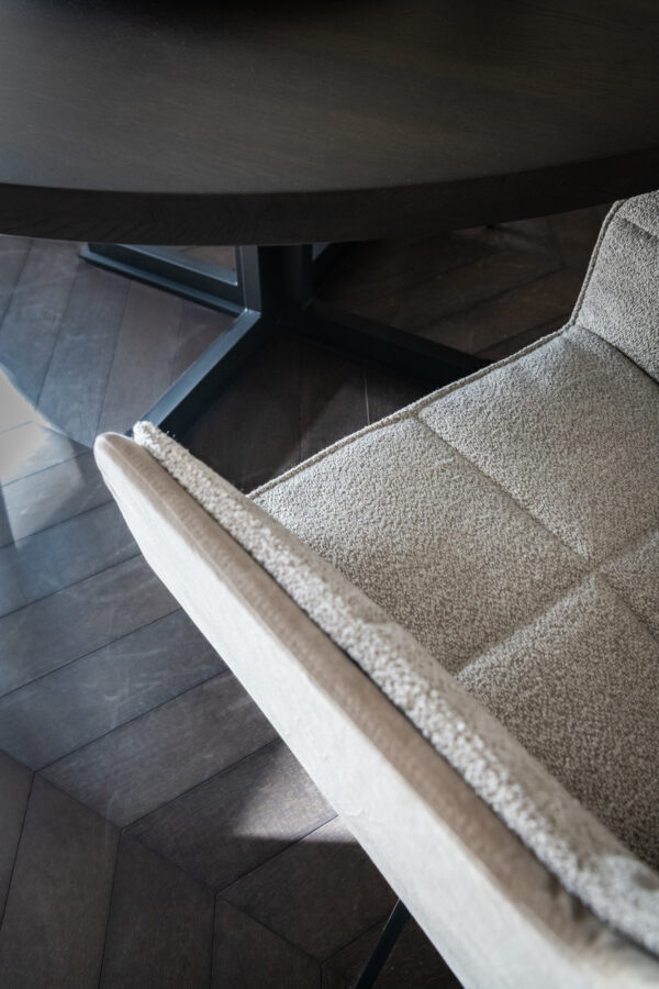 Cross round with Cambria XL on swivel4.jpg