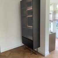 Duncan en marjolijn, Gaia dressoir en vitrine kast (1).jpeg