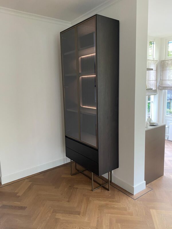 Duncan en marjolijn, Gaia dressoir en vitrine kast (1).jpeg